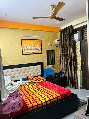 Bedroom in 3 BHK Builder Floor at Sai Tower Gurgaon, Sector 8 – for Rent
