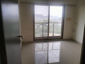 Room in 2 BHK Apartment at Siddhi Highland Haven, Balkum Pada – for Rent