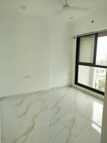 Room in 2 BHK Apartment at Dev Leo Tower, Oshiwara – for Rent