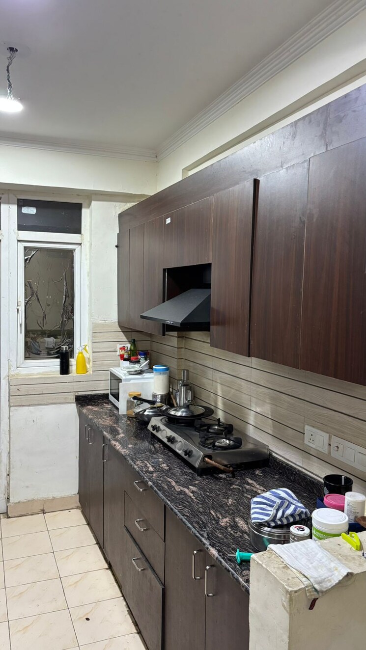  Parking, aims-golf-city 2 Bedroom 950 Sq.Ft. Apartment In Sector 75 Noida 8667799