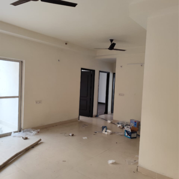 Room in 3 BHK Apartment at Gardenia Golf City, Noida Central – for Rent