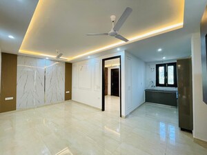 Room in 3 BHK Builder Floor at Empire Floors, Sector 57 – for Sale