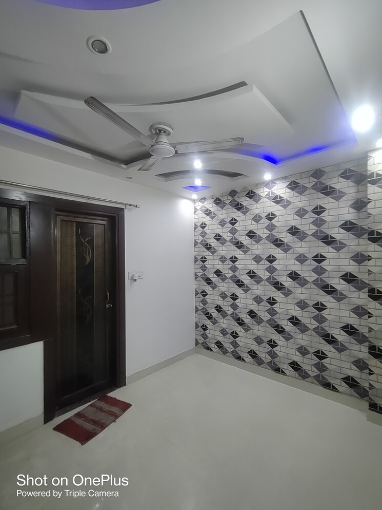Master Bedroom, dwarka mor 2 Bedroom 60 Sq.Yd. Builder Floor In Dwarka Mor Delhi 8668035