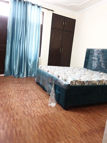 Bedroom in 4 BHK Builder Floor at Sector 52 – for Rent