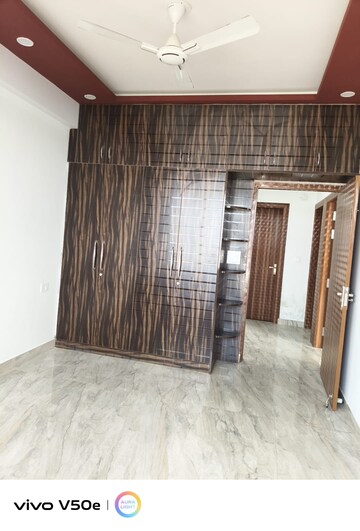 Room in 3.5 BHK Apartment at Ram Shanti Apartment, Sector 52 – for Rent