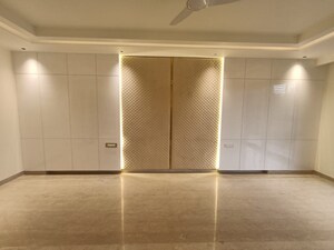 Room in 4 BHK Builder Floor at Sushant Lok I – for Sale