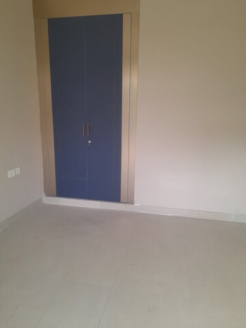 Room in 3 BHK Apartment at Shakti the Sky Lark  Apartment, Sector 52 – for Rent