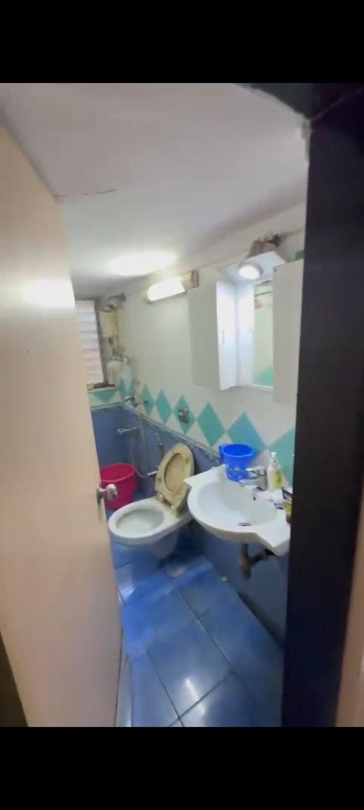 Bathroom, vijay-apartment-andheri 2 Bedroom 650 Sq.Ft. Apartment In Andheri West Mumbai 8668316