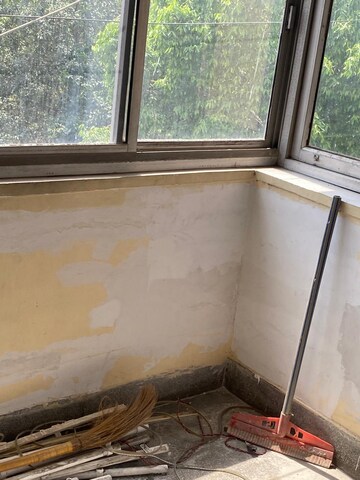 Balcony in 2.5 BHK Apartment at Bhagyawan Apartments, Mayur Vihar 1 – for Rent
