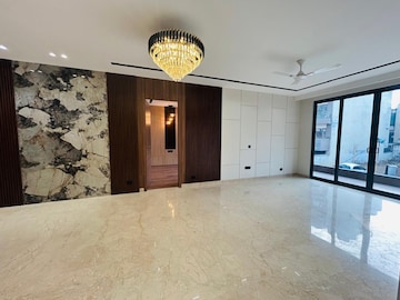 Room in 4 BHK Apartment at Ram Shanti Apartment, Sector 52 – for Rent