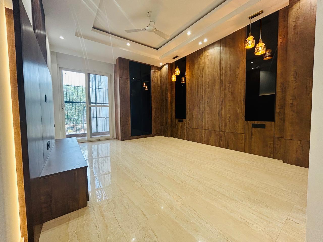 4 BHK + Servant Room,Study Room Builder Floor For Sale in Ardee City