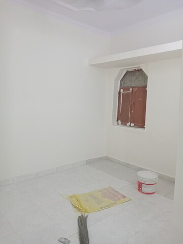 Room in 1.5 BHK Apartment at Arun Vihar Sector 37, Sector 37 – for Rent