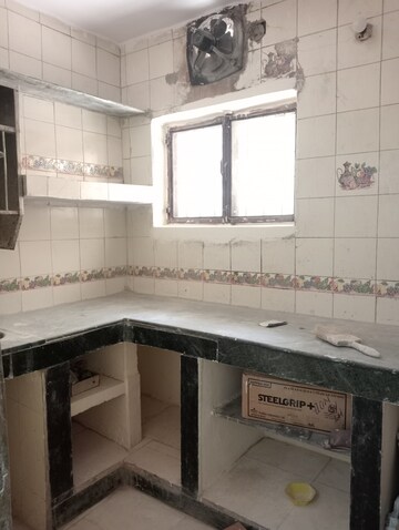 Kitchen in 1.5 BHK Apartment at Arun Vihar Sector 37, Sector 37 – for Rent