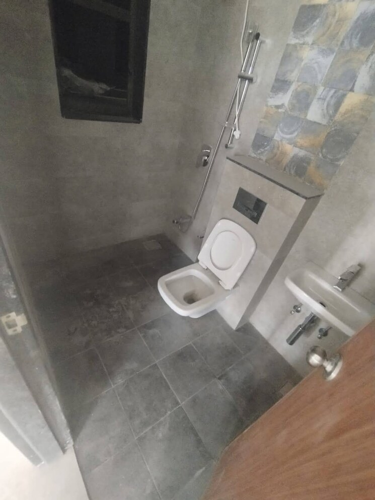 Bathroom, jyoti-tower-andheri-west 2 Bedroom 750 Sq.Ft. Apartment In Andheri West Mumbai 8668901