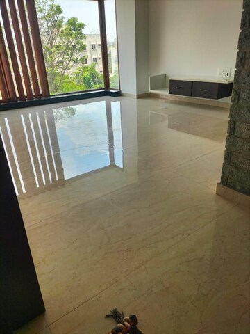 Room in 3 BHK Apartment at Byrathi – for Rent