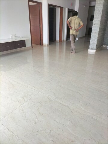 Room in 3 BHK Apartment at Byrathi – for Rent