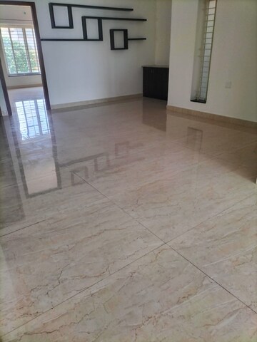 Room in 3 BHK Apartment at Byrathi – for Rent