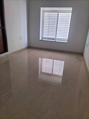 Room in 3 BHK Apartment at Byrathi – for Rent