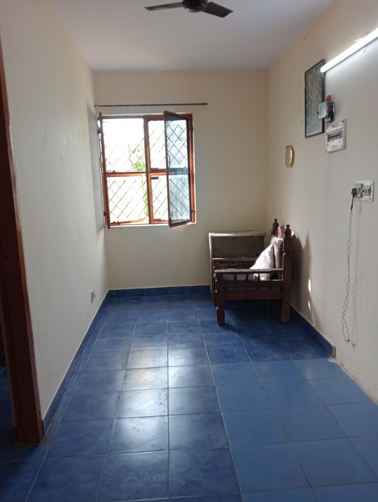 Room, arun-vihar-sector-37 1 Bedroom 700 Sq.Ft. Apartment In Sector 37 Noida 8668972