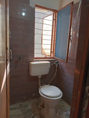 Bathroom in 1 BHK Apartment at Arun Vihar Sector 37, Sector 37 – for Rent