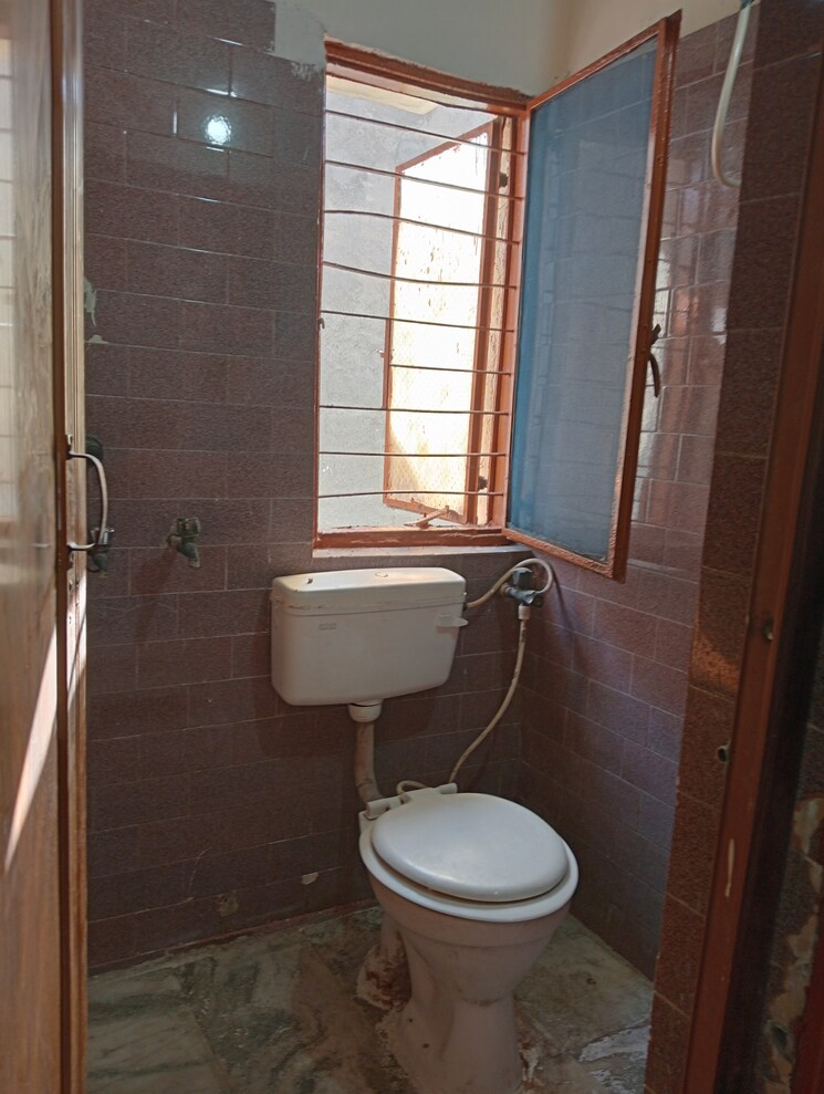 Bathroom, arun-vihar-sector-37 1 Bedroom 700 Sq.Ft. Apartment In Sector 37 Noida 8668972