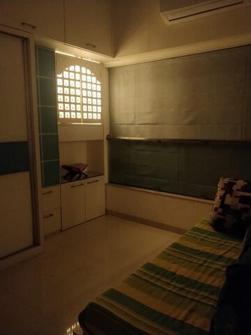 Room in 3 BHK Apartment at Romell Aether, Goregaon East – for Rent