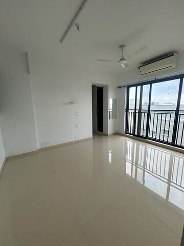 Room in 4 BHK Apartment at Lodha Trump Tower, Worli – for Rent