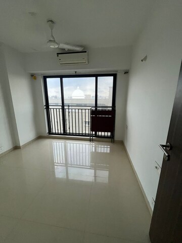 Room in 4 BHK Apartment at Lodha Trump Tower, Worli – for Rent
