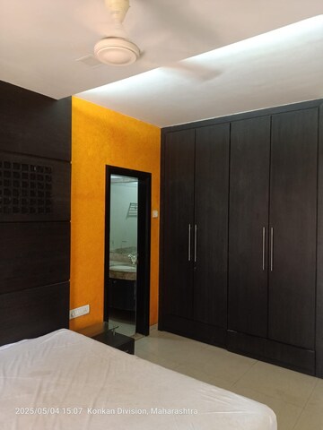 Room in 3 BHK Apartment at Raheja Sherwood, Goregaon East – for Rent
