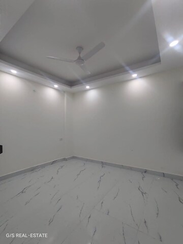 Room in 3 BHK Builder Floor at Chattarpur – for Rent