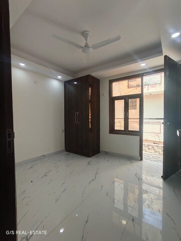 Room in 3 BHK Builder Floor at Chattarpur – for Rent