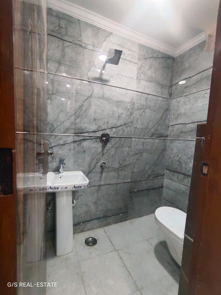 Bathroom, chattarpur 3 Bedroom 1250 Sq.Ft. Builder Floor In Chattarpur Delhi 8669032
