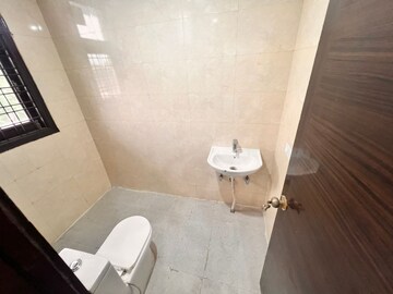 Bathroom in 1 BHK Builder Floor at Sector 39 – for Rent