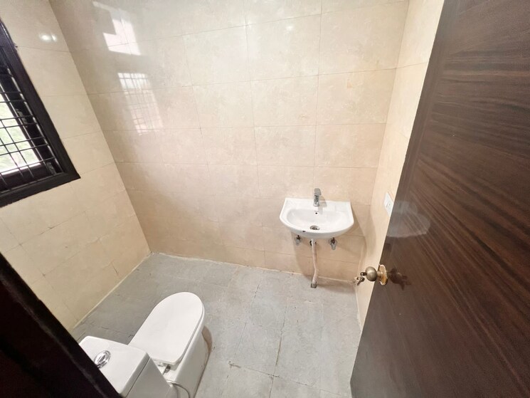 Bathroom, sector 39 1 Bedroom 750 Sq.Ft. Builder Floor In Sector 39 Gurgaon 8669035