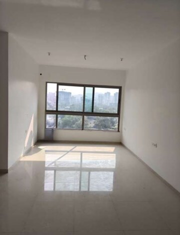 Room in 3 BHK Apartment at Kalpataru Immensa, Kolshet Road – for Rent