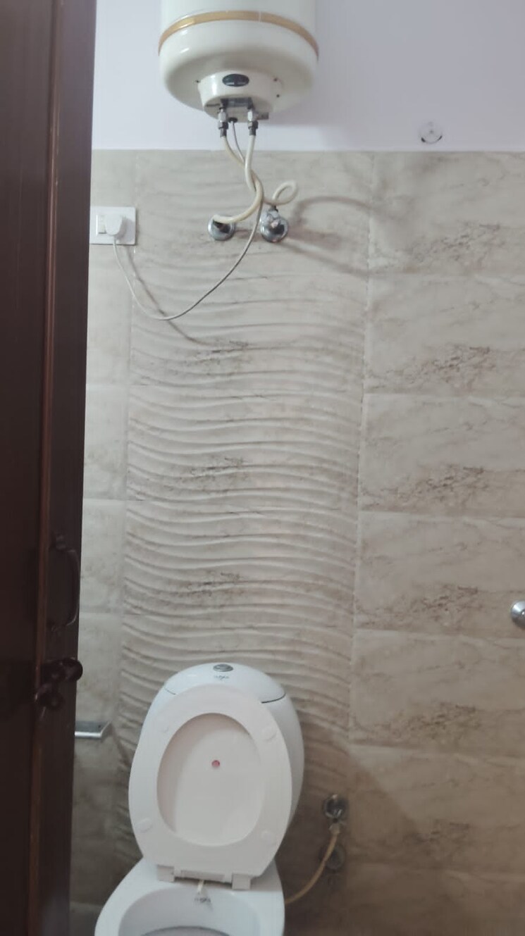 Bathroom, malviya nagar 2 Bedroom 900 Sq.Ft. Builder Floor In Malviya Nagar Delhi 8669087
