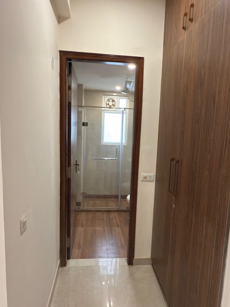 3 BHK + Pooja Room Builder Floor For Rent in Unitech South City II