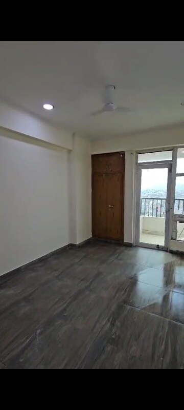 Room in 2 BHK Apartment at Gaur City 2 - 16th Avenue, Sector 16c Greater Noida – for Rent