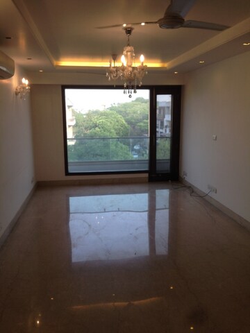 Room in 3 BHK Builder Floor at Defence Colony – for Rent