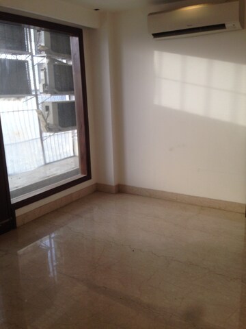 Room in 3 BHK Builder Floor at Defence Colony – for Rent