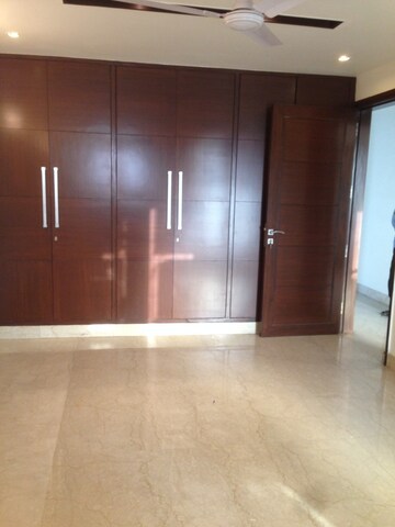 Room in 3 BHK Builder Floor at Defence Colony – for Rent