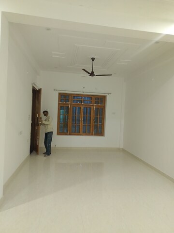 Room in 2 BHK Independent House at Gomti Nagar – for Rent