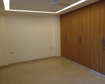 Room in 4 BHK Builder Floor at Hauz Khas Enclave – for Rent