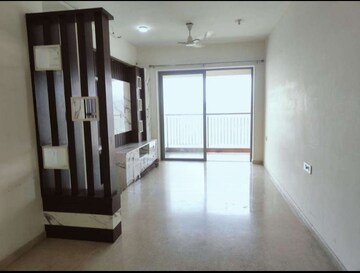 Room in 2 BHK Apartment at Kalpataru Paramount, Kapur Bawdi – for Rent