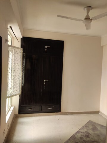 Room in 2 BHK Apartment at Supertech Ecovillage I, Sector 1 Greater Noida – for Rent