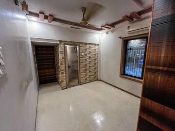 Living Room in 2 BHK Apartment at Chembur – for Rent