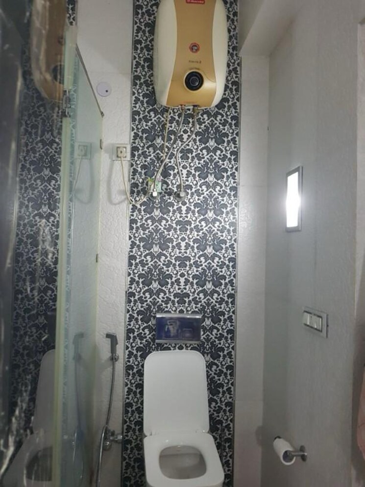Bathroom, greater kailash ii 3 Bedroom 200 Sq.Yd. Builder Floor In Greater Kailash ii Delhi 8669260