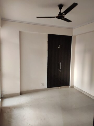 Room in 2 BHK Apartment at Supertech Ecovillage I, Sector 1 Greater Noida – for Rent