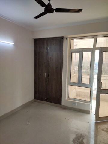 Room in 3 BHK Apartment at Supertech Ecovillage I, Sector 1 Greater Noida – for Rent