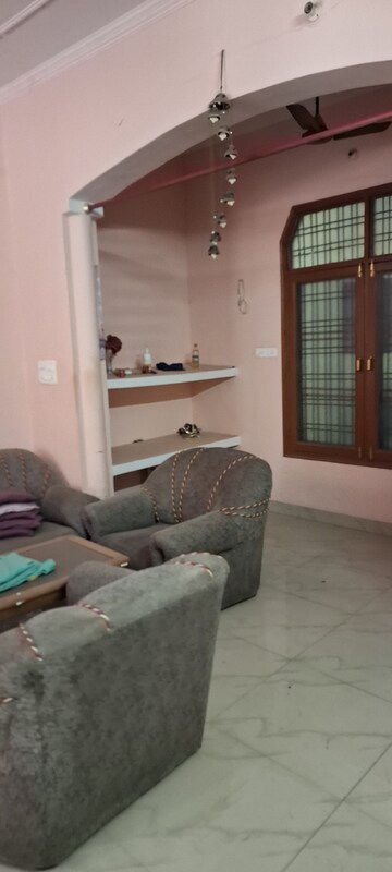 Living Room in 1.5 BHK Independent House at Gomti Nagar – for Rent